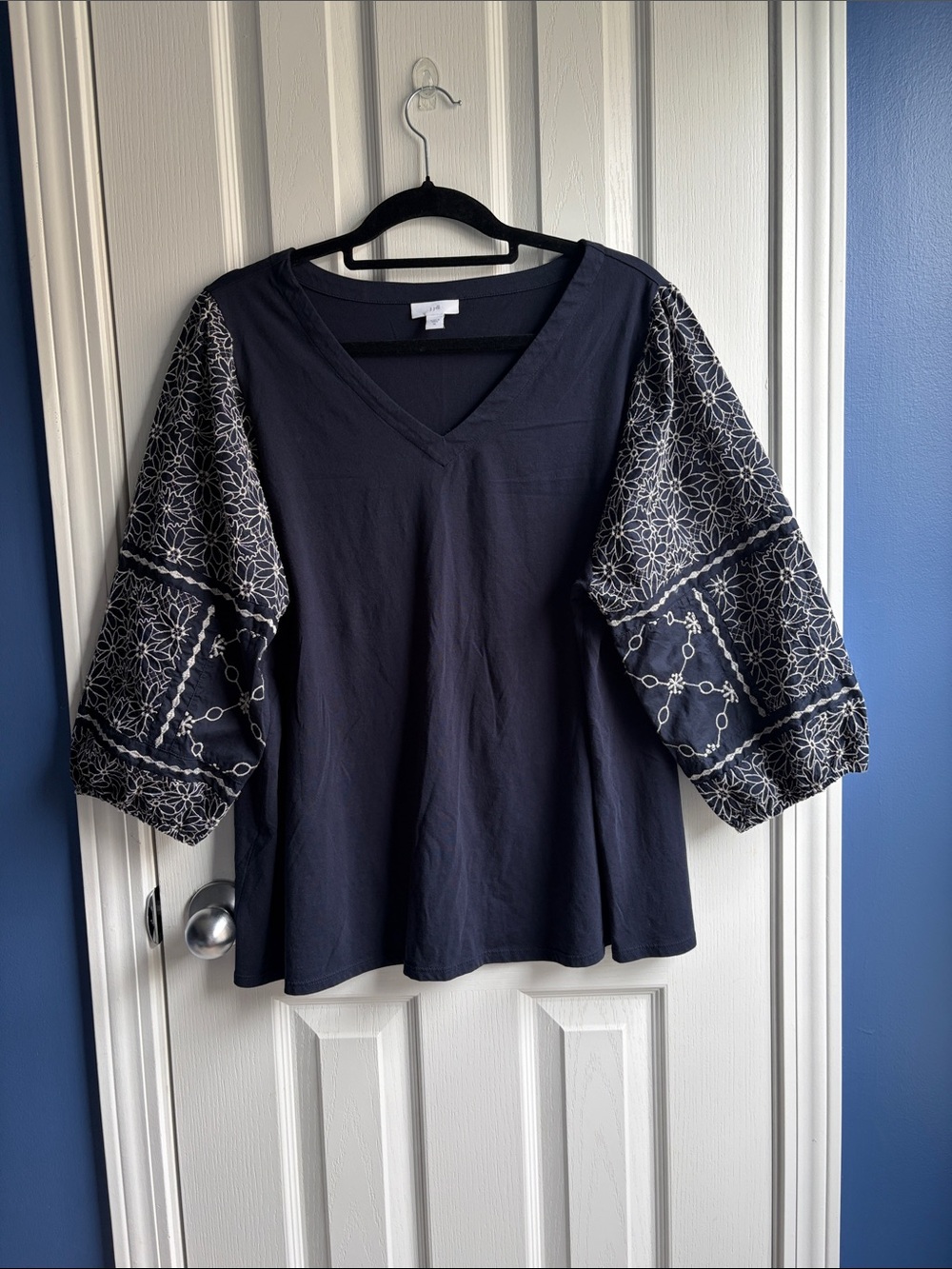 J. Jill Mixed-media Embroidered Balloon Sleeves V-Neck Top XL Navy Blue, cream